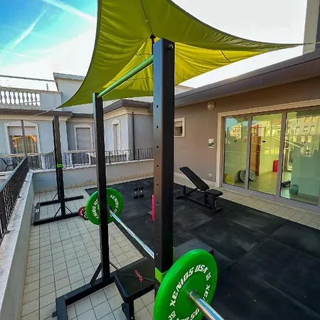 Hotel Sovrana Beach Hotel - Pet Friendly - Breakfast Until 12 - Parking