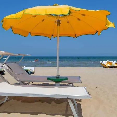 Sovrana - Pet Friendly - Breakfast Until 12 - Parking ホテル 4*