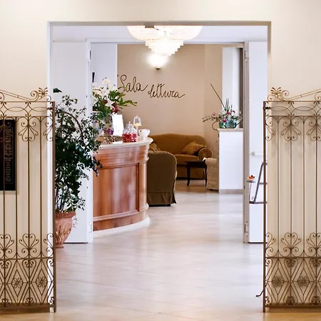 Sovrana - Pet Friendly - Breakfast Until 12 - Parking