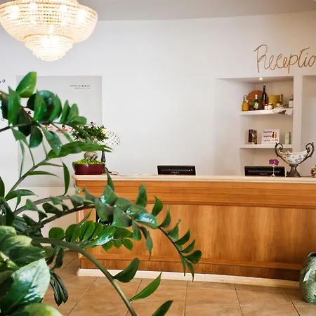 Sovrana - Pet Friendly - Breakfast Until 12 - Parking 里米尼