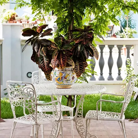 Sovrana - Pet Friendly - Breakfast Until 12 - Parking
