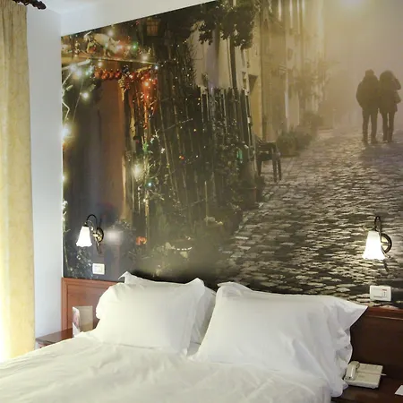 Hotel Sovrana - Pet Friendly - Breakfast Until 12 - Parking