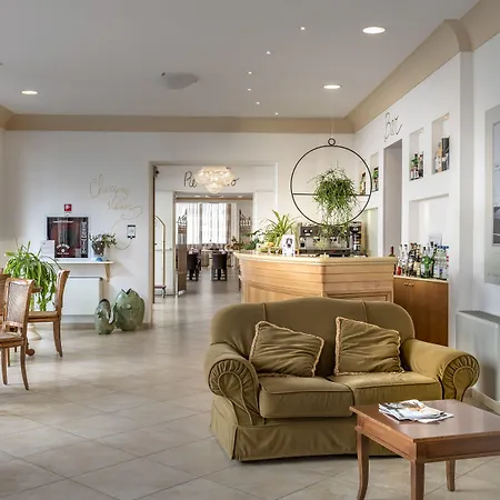 Sovrana - Pet Friendly - Breakfast Until 12 - Parking 里米尼