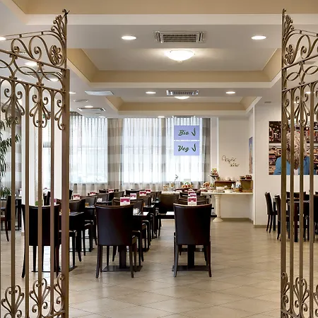 Sovrana Beach Hotel - Pet Friendly - Breakfast Until 12 - Parking Hotel