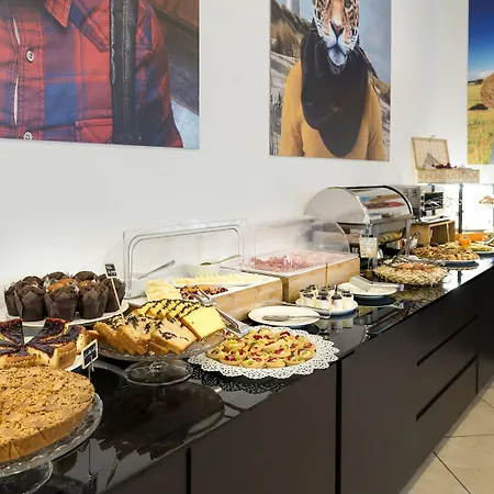 Sovrana - Pet Friendly - Breakfast Until 12 - Parking 4*