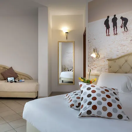 Sovrana - Pet Friendly - Breakfast Until 12 - Parking ホテル 4*