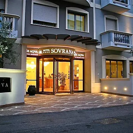 Sovrana - Pet Friendly - Breakfast Until 12 - Parking ホテル