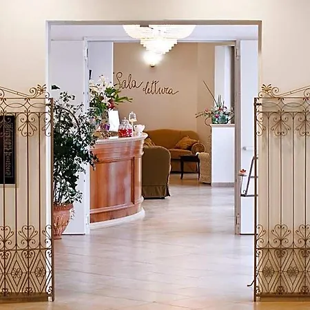 Sovrana - Pet Friendly - Breakfast Until 12 - Parking 4*
