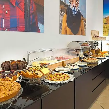 Sovrana - Pet Friendly - Breakfast Until 12 - Parking