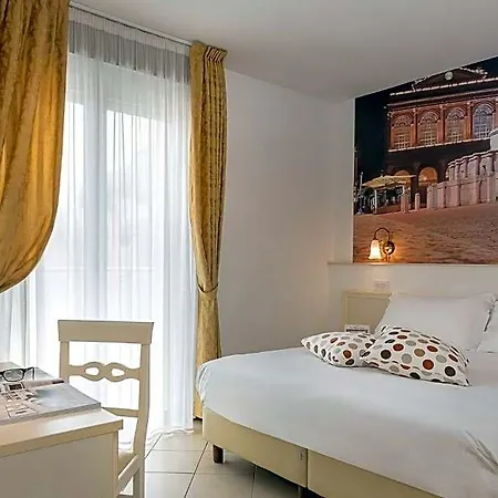ホテル Sovrana - Pet Friendly - Breakfast Until 12 - Parking 4*