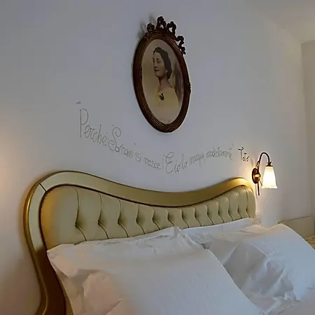 Sovrana - Pet Friendly - Breakfast Until 12 - Parking ホテル