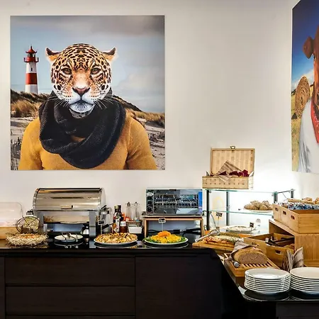 Sovrana - Pet Friendly - Breakfast Until 12 - Parking