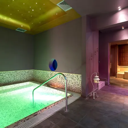 Sovrana - Pet Friendly - Breakfast Until 12 - Parking Ξενοδοχείο 4*
