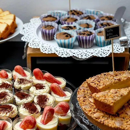 Ξενοδοχείο Sovrana - Pet Friendly - Breakfast Until 12 - Parking