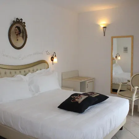 Ξενοδοχείο Sovrana - Pet Friendly - Breakfast Until 12 - Parking 4*