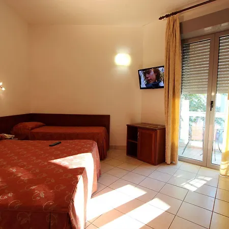 Sovrana & Отель